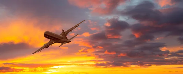 Airplane Landscape Big Passenger Airplane Flying Dramatic Sky Colorful Sunset — Stok fotoğraf