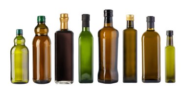 Beyaz arkaplanda izole edilmiş yağ şişeleri 