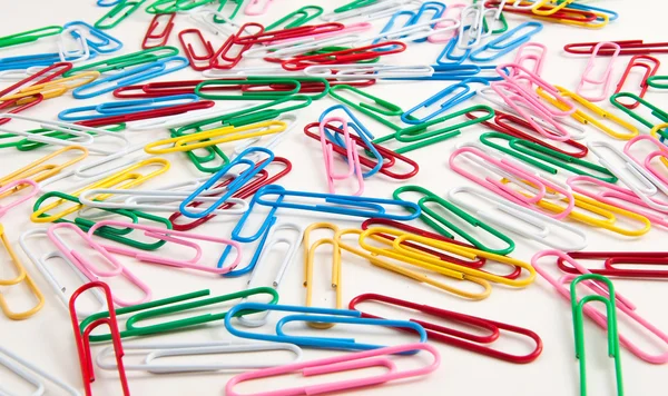 Kleurrijke paperclips — Stockfoto