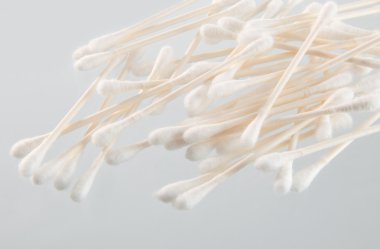 q-tip konteyner