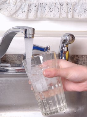 lavabo musluk suyu