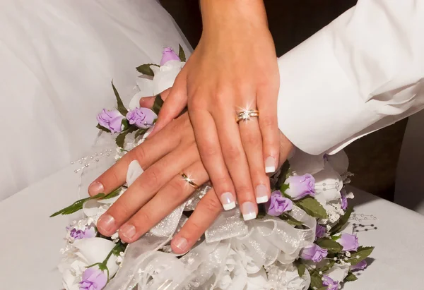 결혼 반지의 손 — 스톡 사진
