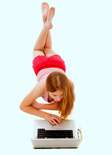 Girl in Hot Pink on Laptop — Stock Photo, Image