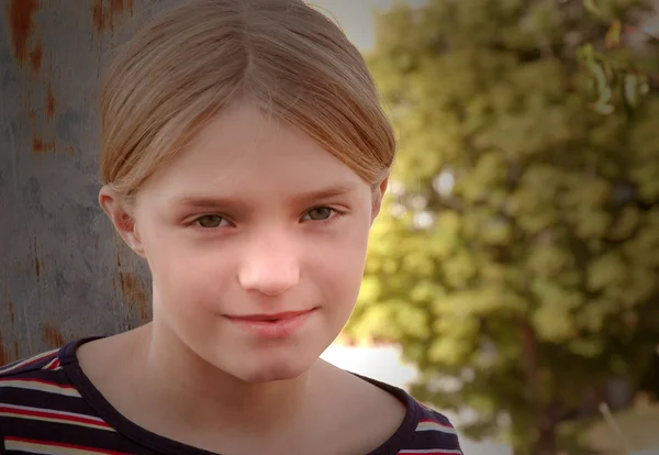 Urban Child Portrait in Summer — Stock Photo, Image