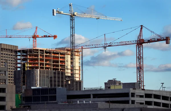 Towering Construction Crane Booms — Stock Photo, Image