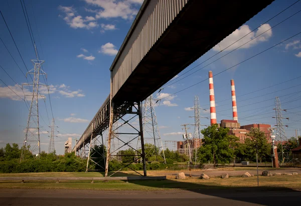 Centrale électrique alimentée au charbon — Photo