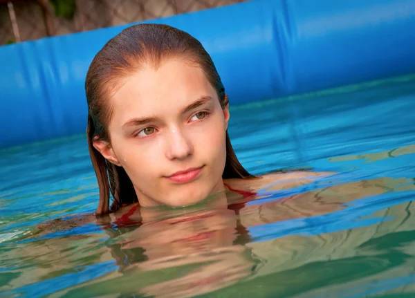 Teen Girl in Swimming Pool — Stock Photo, Image