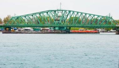 Michigan adaya köprü