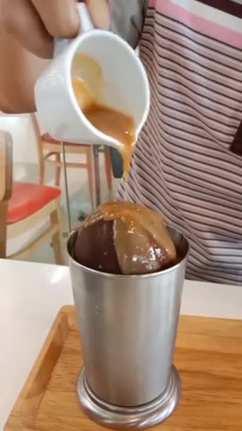 Chocolate Dome Ice Cream Topped Caramel — Vídeo de stock