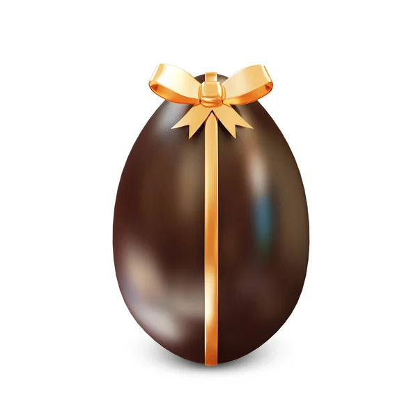 Шоколадное пасхальное яйцо с золотой лентой и луком на белом фоне — стоковое фото