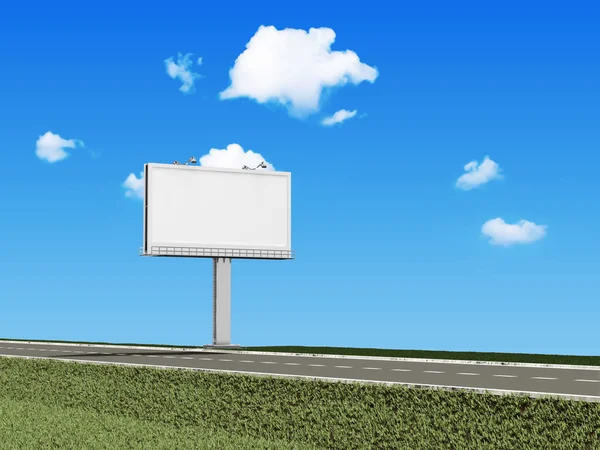 Cartelera en blanco cerca de la carretera asfaltada en un hermoso fondo de nubes — Foto de Stock
