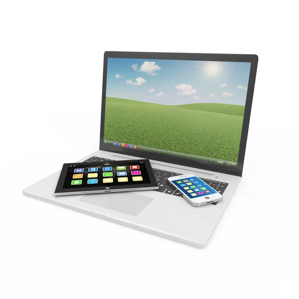 Ordenador portátil, teléfono inteligente y Tablet PC aislados sobre fondo blanco — Foto de Stock