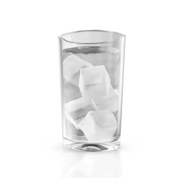 Glas water met ijsblokjes — Stockfoto