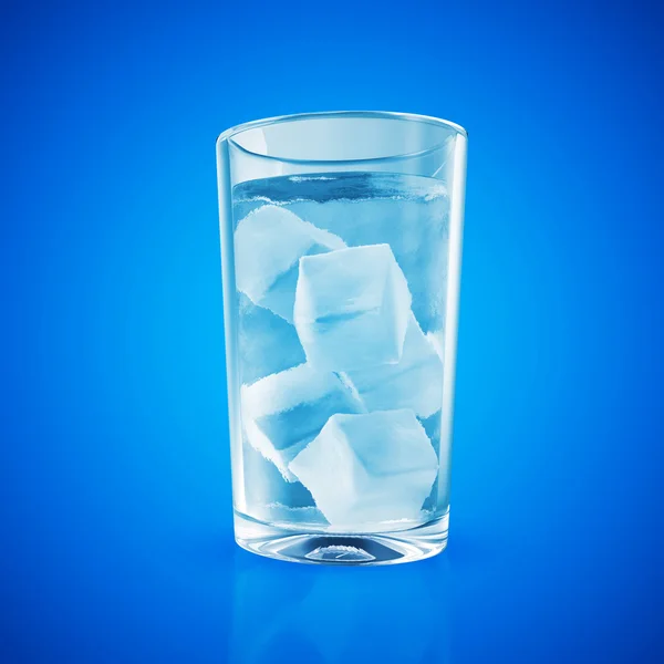 Glas Wasser mit Eiswürfeln — Stockfoto