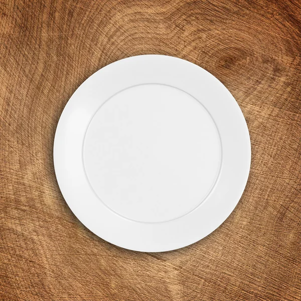 Leerer Teller auf dem Tisch — Stockfoto