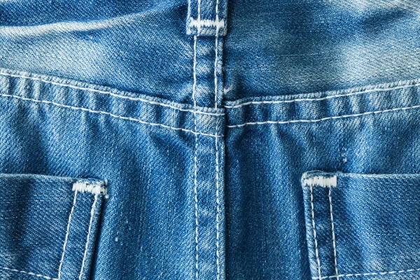 Mavi jeans cebinde — Stok fotoğraf