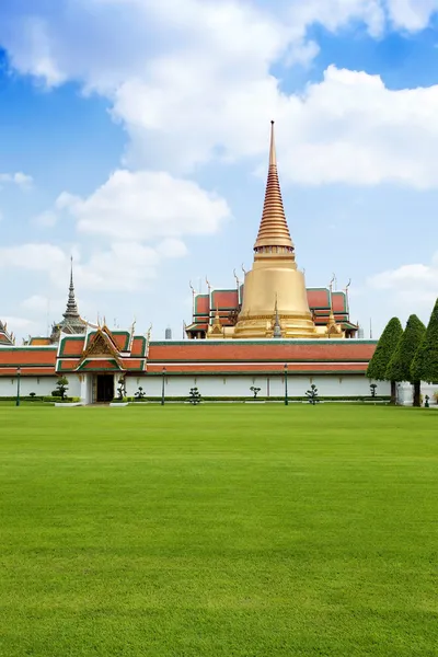 Thaise tempel in de grand palace-bangkok — Stockfoto