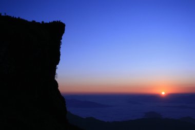 sabah güneşi ile uçurum