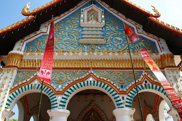 Thaise stijl boeddhistische kerk — Stockfoto