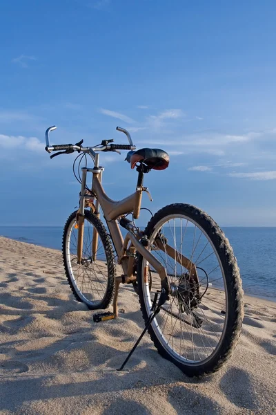 自行车在海滩 — 图库照片