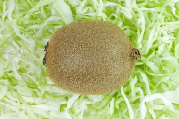 Kiwi fruta con verduras verdes — Foto de Stock