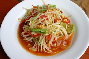 sıcak ve baharatlı papaya salatası