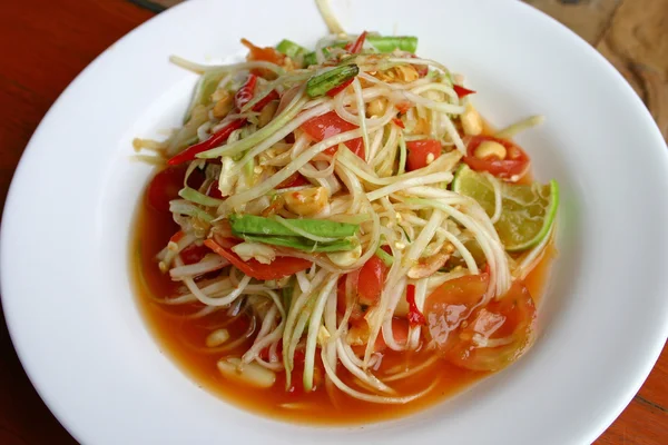 Varm och kryddig papaya sallad — Stockfoto