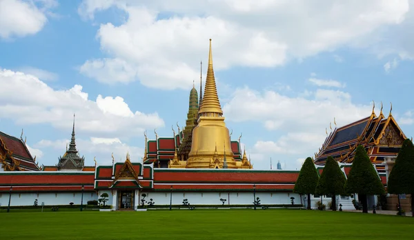 Templo tailandés en Grand Palace, Tailandia —  Fotos de Stock