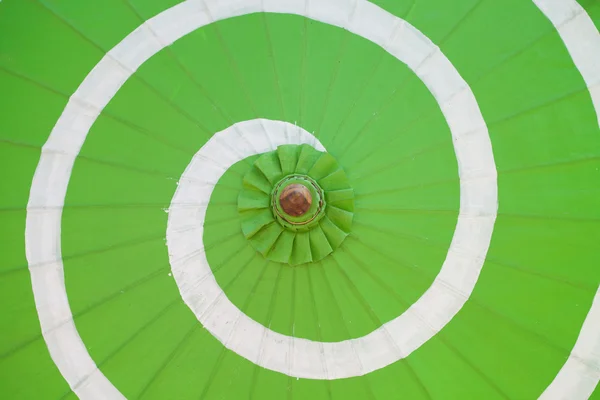 Grönt paraply — Stockfoto