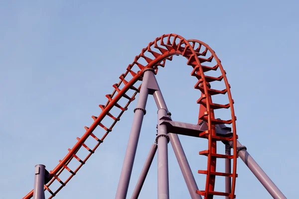 Un segmento de una montaña rusa —  Fotos de Stock