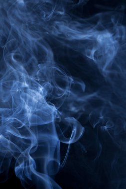 dumanı siyah arkaplanda