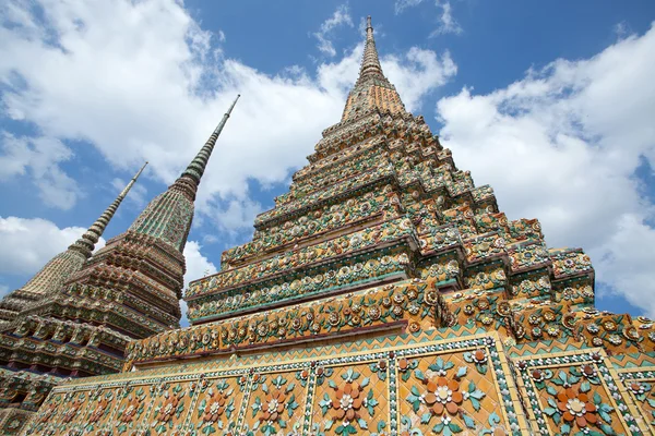 Auténtica arquitectura tailandesa en Wat Pho, Bangkok —  Fotos de Stock