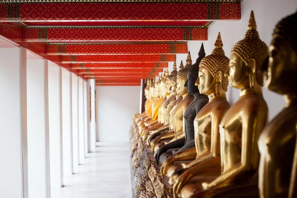 Estatua de Buda en el templo de Bangkok — Foto de Stock
