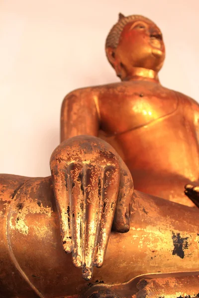 Gouden beelden van Boeddha op wat pho, bangkok — Stockfoto
