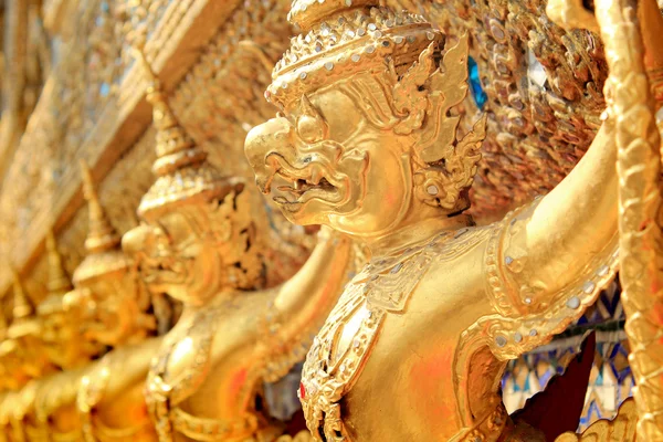 Garuda in wat phra kaew, grand palace van thailand — Stockfoto