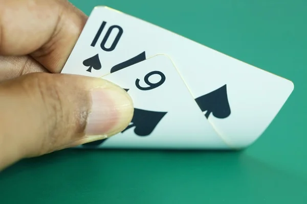 Jugar a las cartas en la mano —  Fotos de Stock