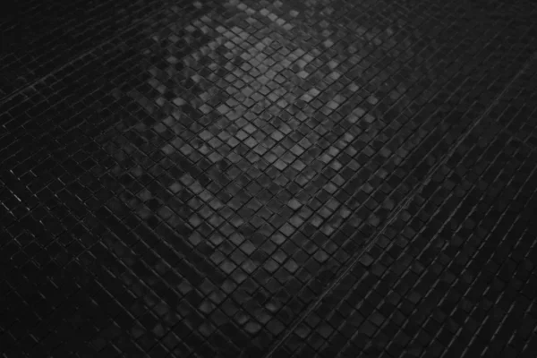 Carreaux foncés motif mosaïque sur un mur — Photo