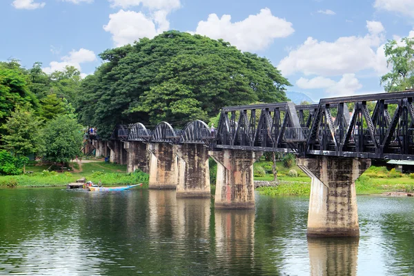 Jembatan di Sungai Kwai, Kanchanaburi, Thailand — Stok Foto
