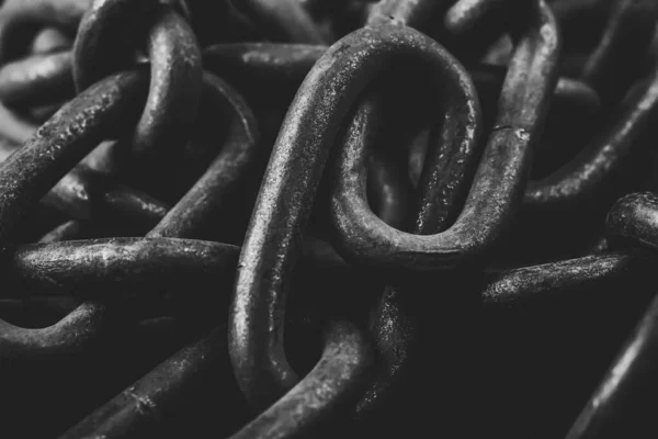 Long Iron Chain Studio — Stock Photo, Image