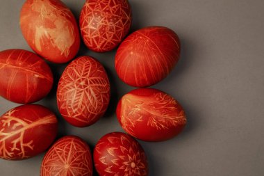 Ukrayna süslemeleri ile boyanmış Paskalya yumurtaları