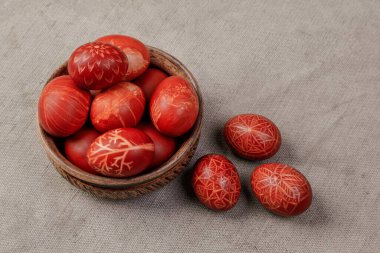 Ukrayna süslemeleri ile boyanmış Paskalya yumurtaları