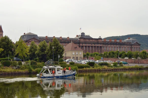 Båt i saverne — Stockfoto