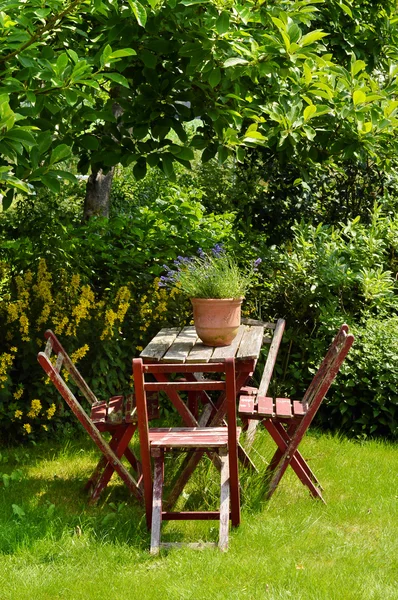Садовая мебель — стоковое фото