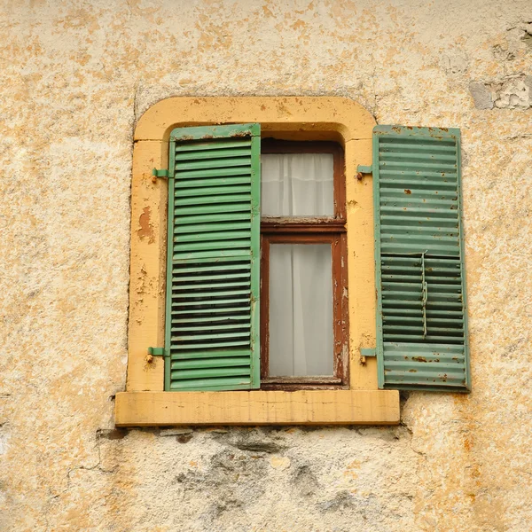 Ventana medio abierta — Foto de Stock