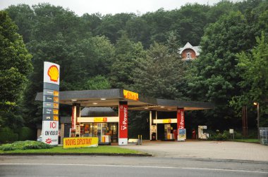 Shell benzin istasyonu