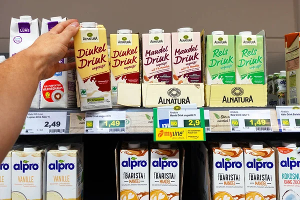 Duitsland September 2021 Alnatura Alpro Merk Zuivelvrije Melkproducten Verpakt Een — Stockfoto