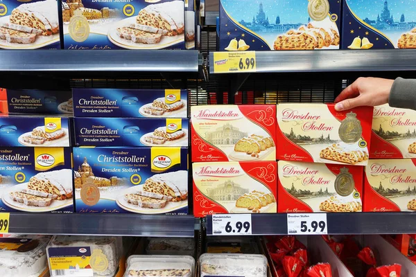 Allemagne Septembre 2021 Dresdner Stollen Dans Hypermarché Kaufland Les Stollen — Photo