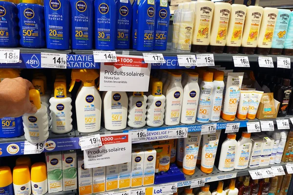 Wallonia Belgium July 2021 Aisle Assortment Sunscreen Lotions Oil Sprays — Stock Photo, Image