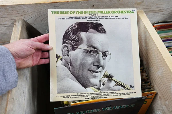 The NETHERLANDS - Ekim 2018: Albüm: Glenn Miller Orkestrası 'nın en iyisi, Amerikan büyük bandosu tromboncu, aranjör, besteci ve orkestra lideri Glenn Miller' ın LP kaydı,.