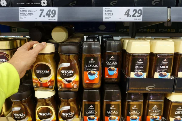 Germany October 2022 Shopper Selecting Glass Jar Nescafe Brand Powder — Stock Photo, Image